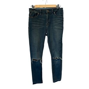 BDG distressed high rise skinny size 26